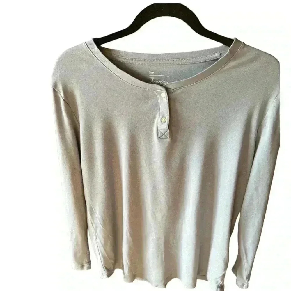 Gap xl‎  pearl grey super soft Bowery Henley shirt. NWOT. Two button Henley